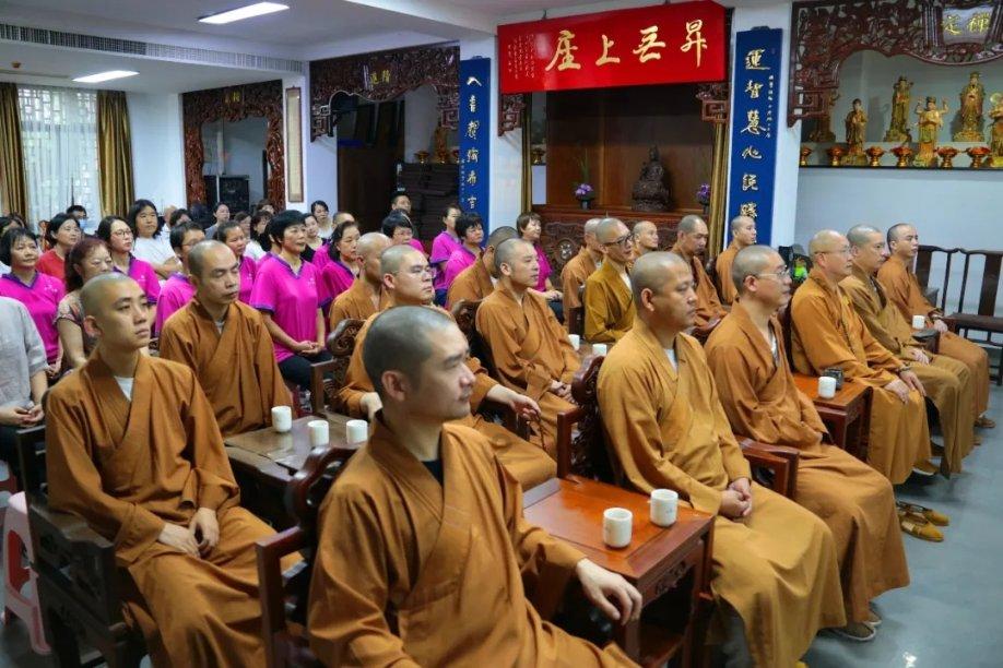 逃出美丽度假胜地